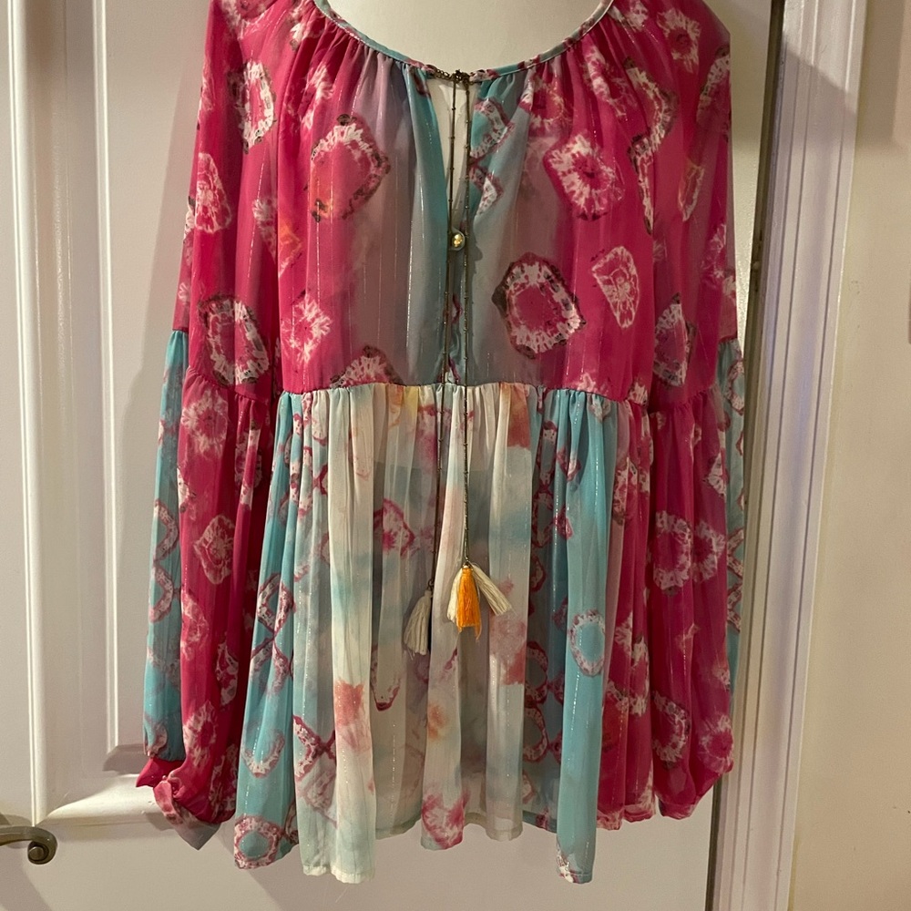 BoHo beautiful peasant top- water color pattern.  Size M
